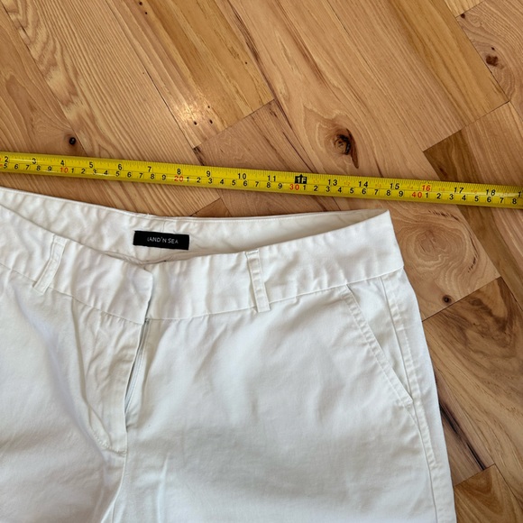 Land and Sea white shorts. Women’s 6. - Picture 6 of 6